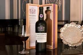 Taylors Limited Edition Queen elizabeth